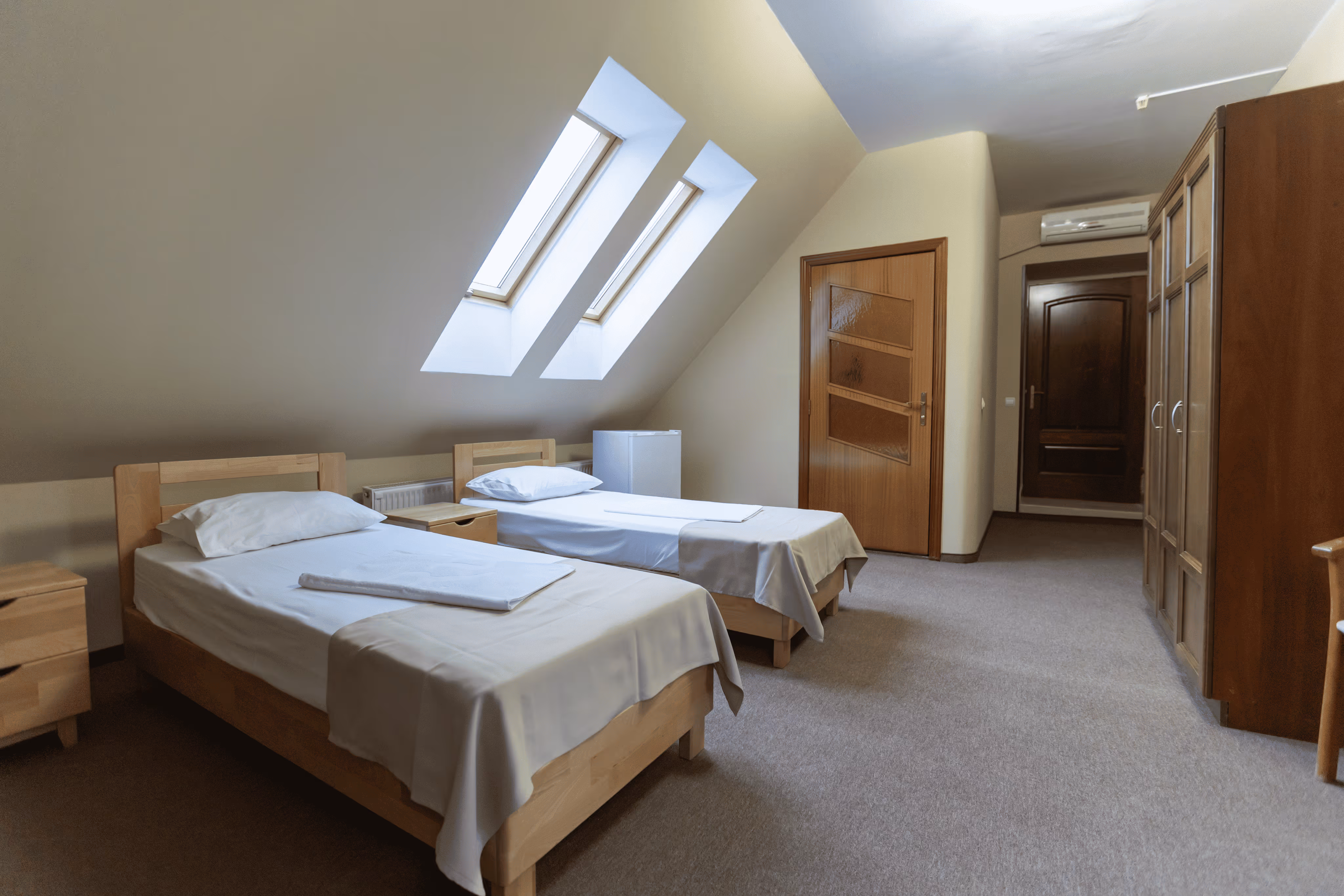 Сімейний 2-кімнатний мансардний