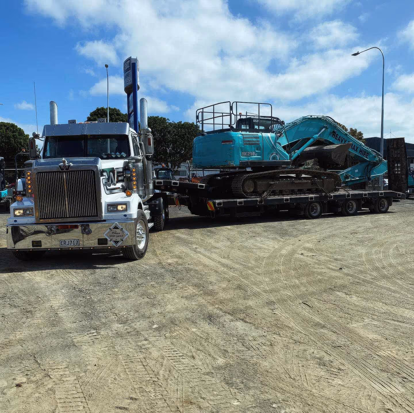 Auckland's trusted excavator hire and heavy haulage solutions transport equipment across the city. Hambly Haulage