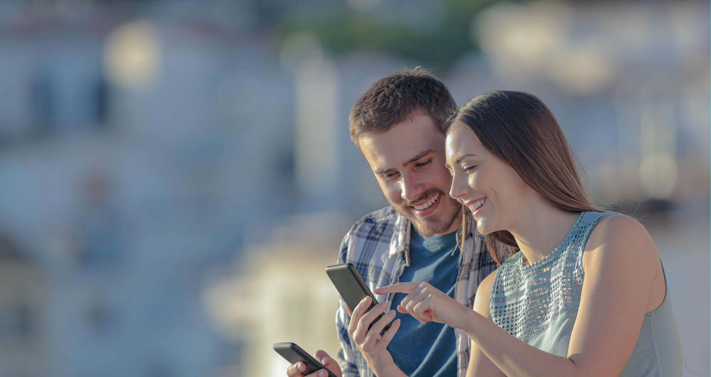 young couple enjoying to explore the MOQO App