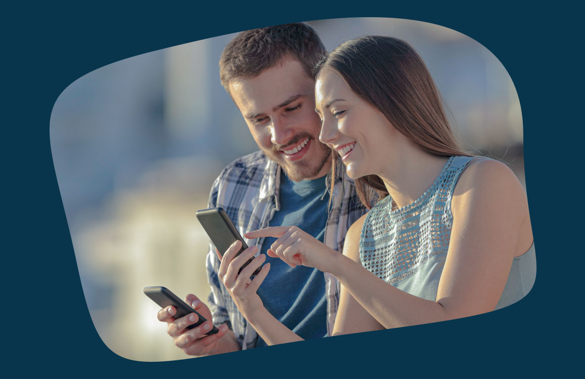 young couple enjoying to explore the MOQO App