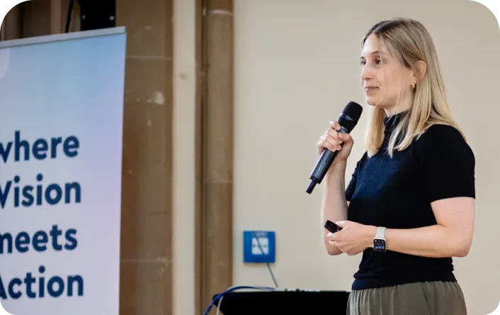 Vivien Henke from Bosch on stage with her keynote