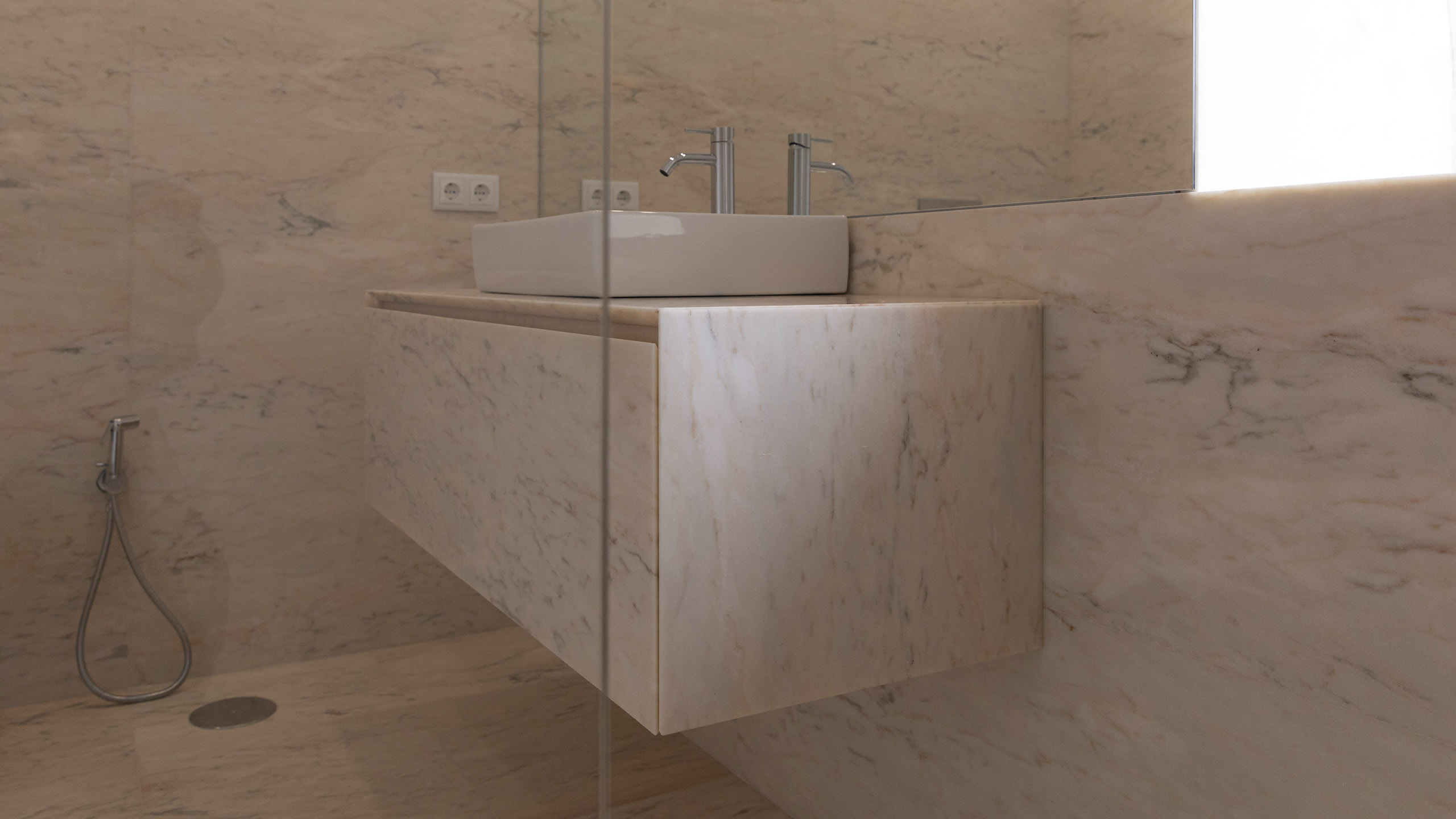 Estremoz Marble Bathroom
