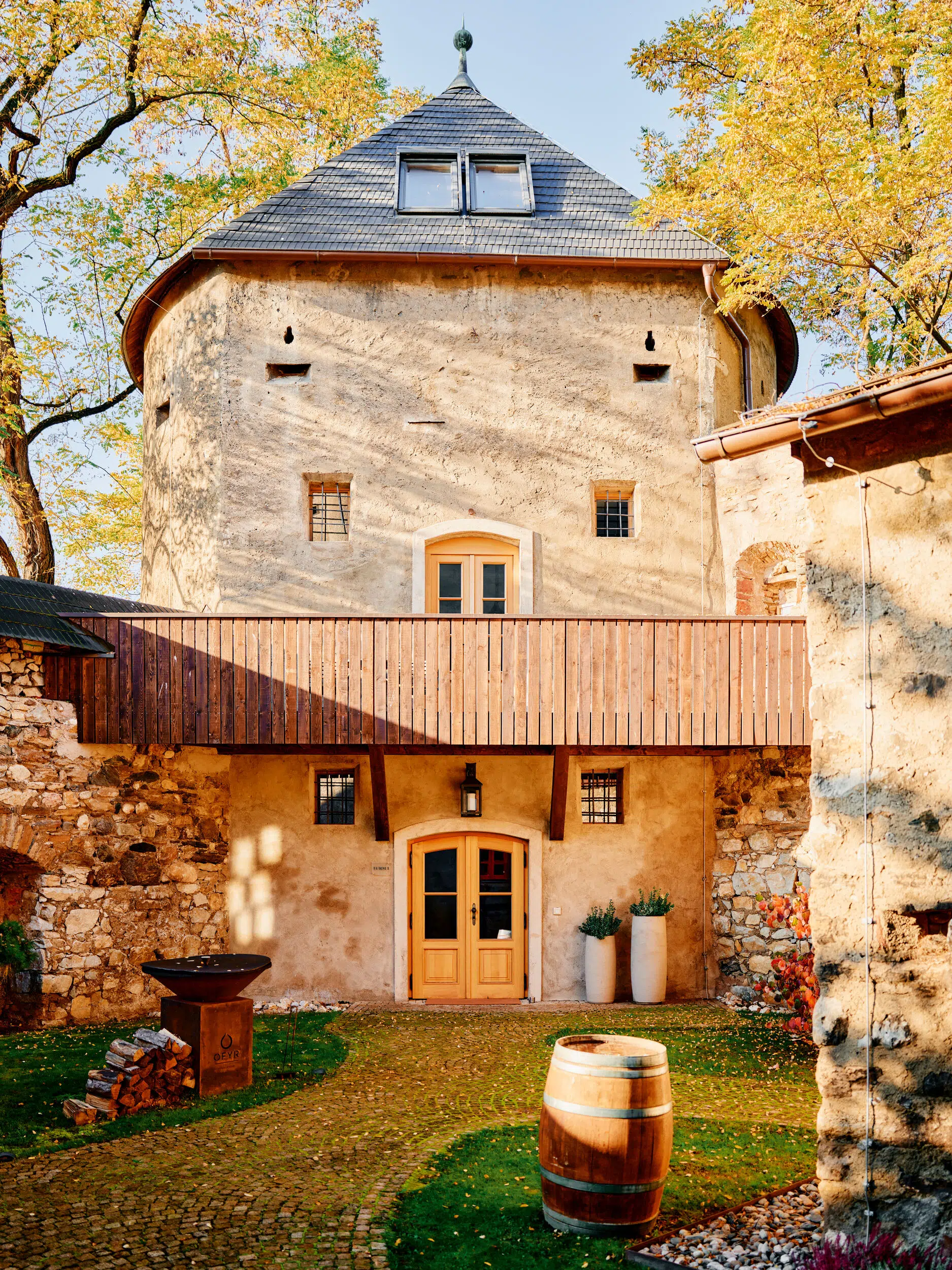 Schloss Gabelhofen outside Herbst