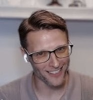 [headshot] image of customer (for a consumer apps)