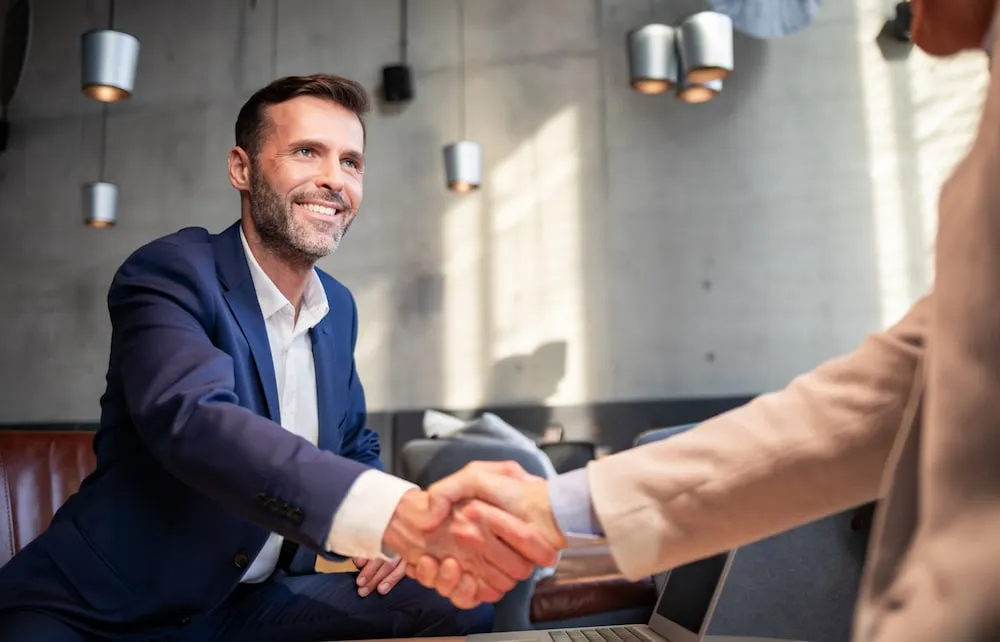 France Executive Circle | Two people shaking hands