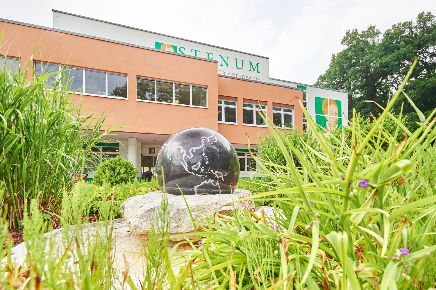 STENUM – Fachklinik für Orthopädie – Vorderansicht des STENUM-Gebäudes
