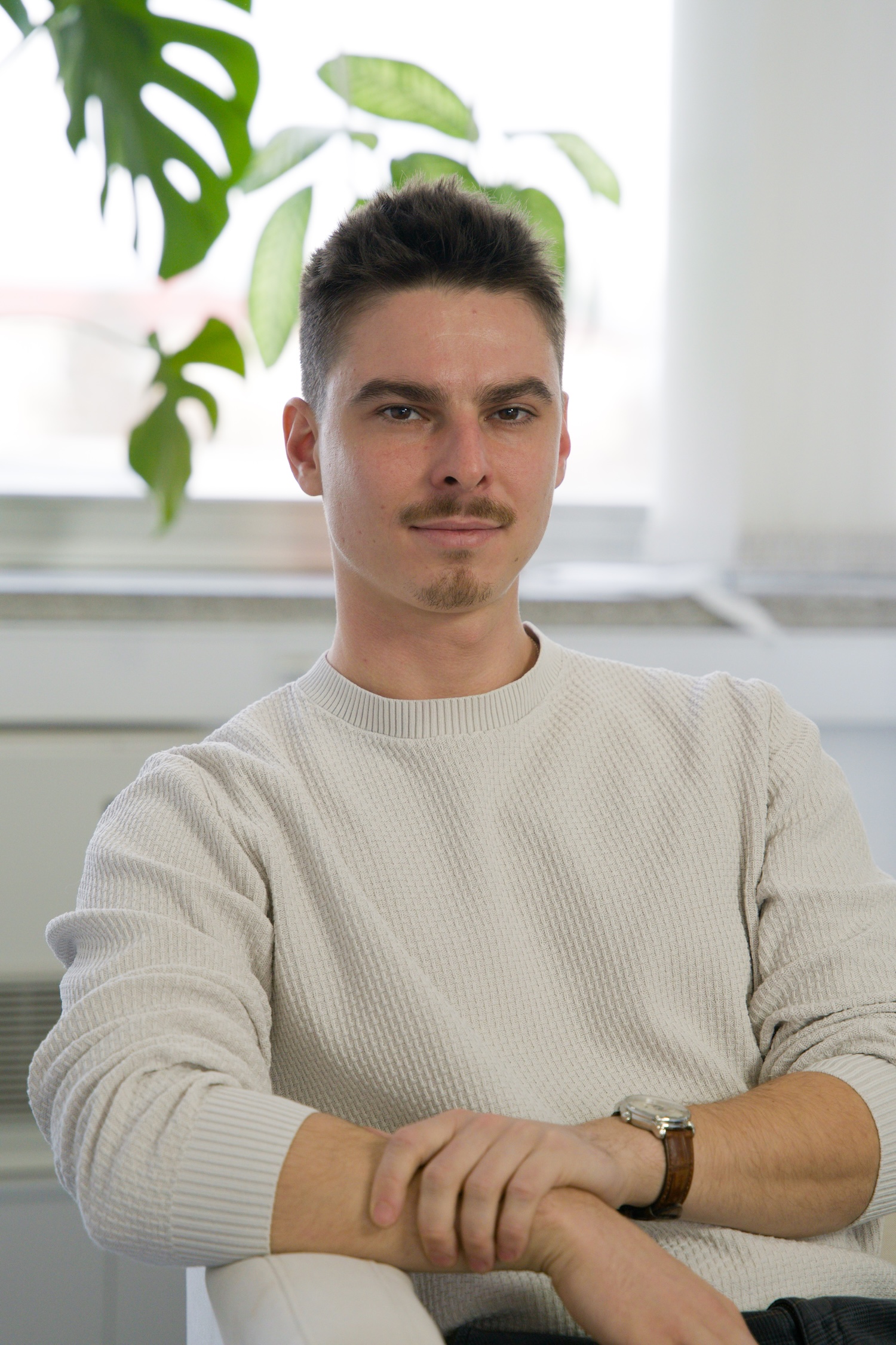 Član ekipe Kisik, strokovnjak na področju izvedbe elektrotehniških del