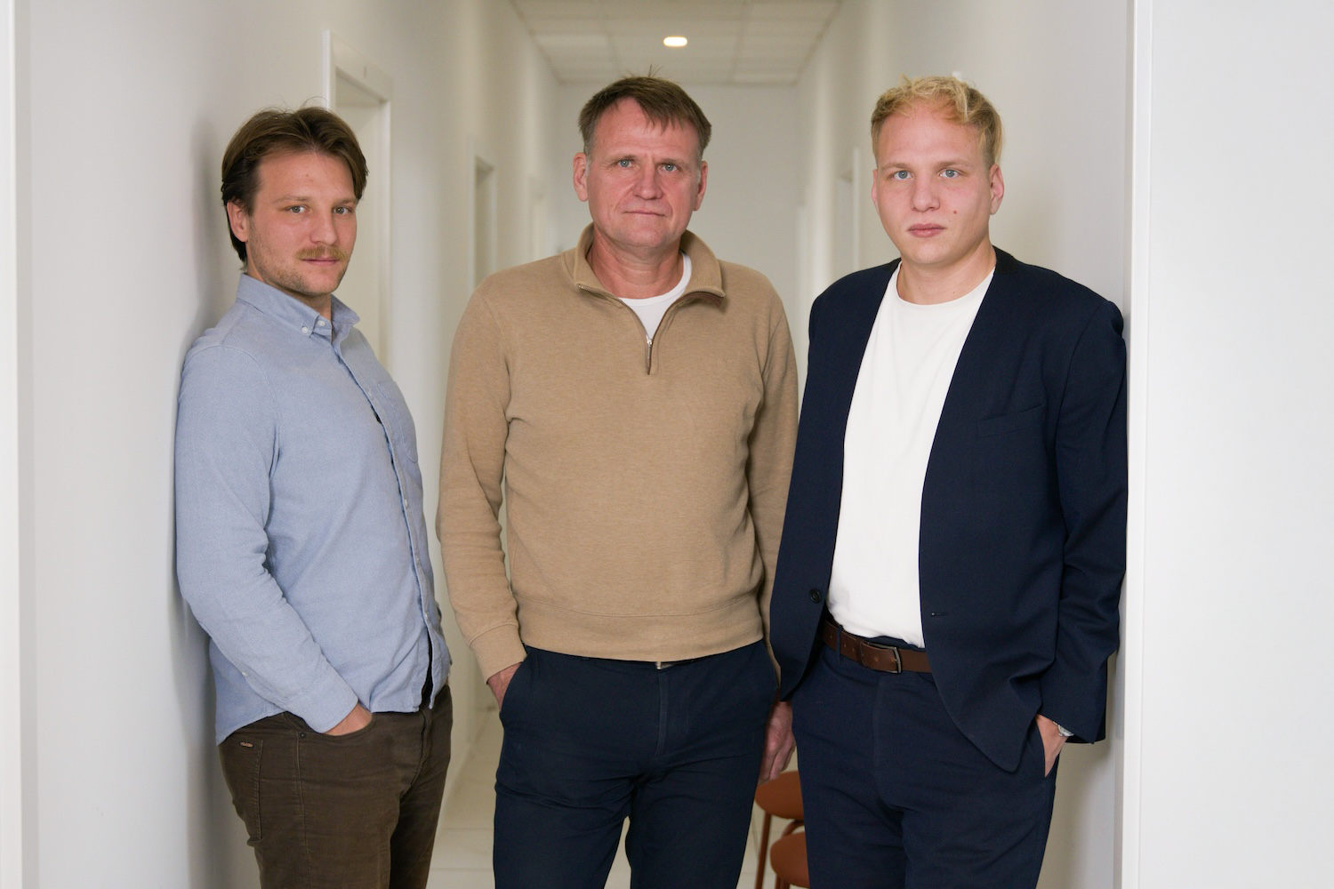 Portret člana ekipe Kisik v beli srajci – vodja prodaje podjetja Kisik