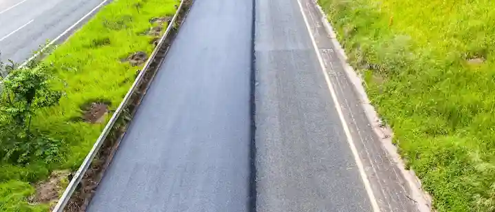 an image of tar road