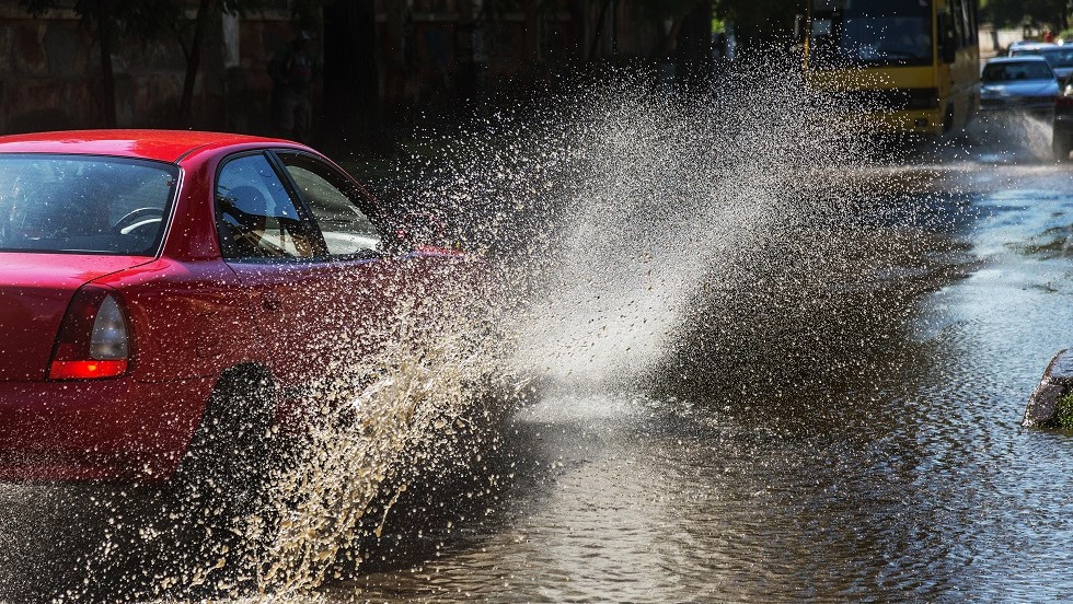 Voiture pluie eclaboussement