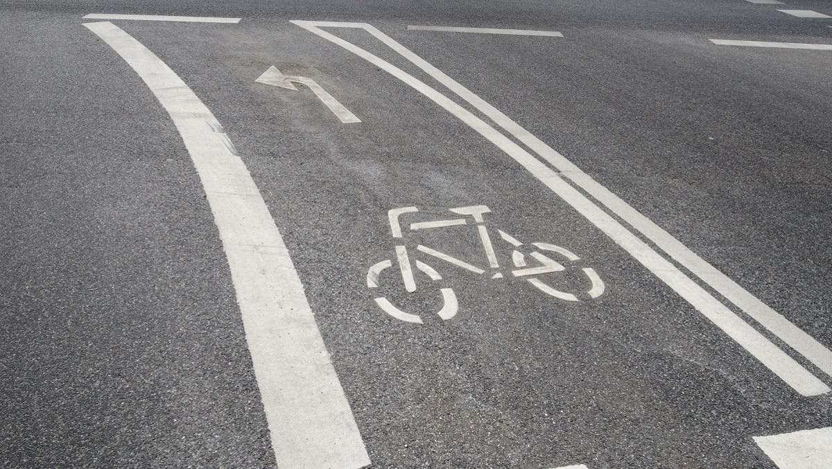 Marquage au sol de voie reserve aux cyclistes