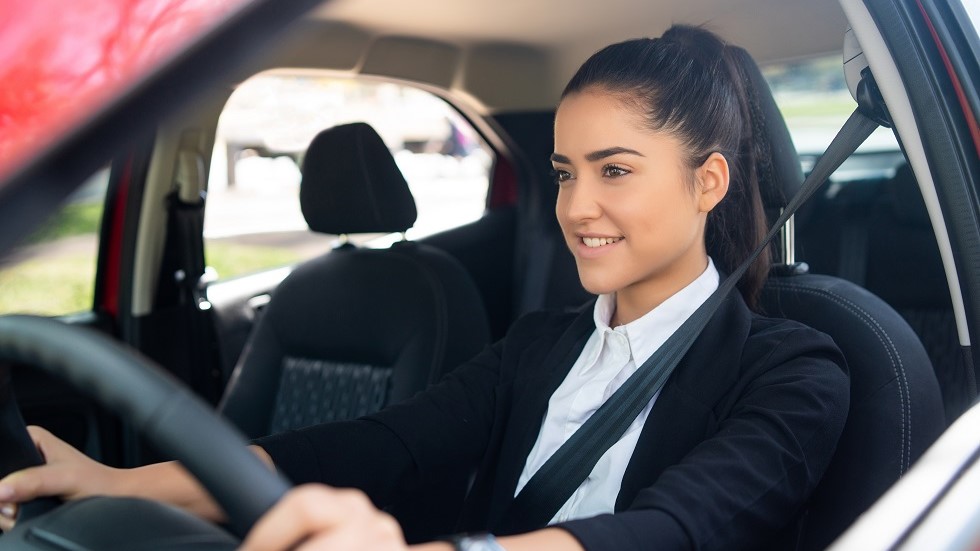 Conductrice d une voiture de collaborateur