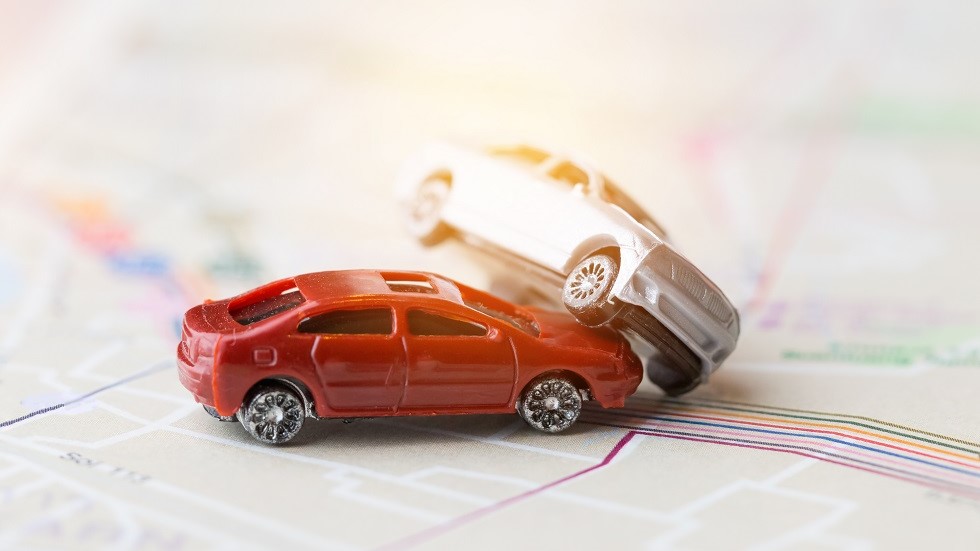 Accident entre deux voitures miniatures