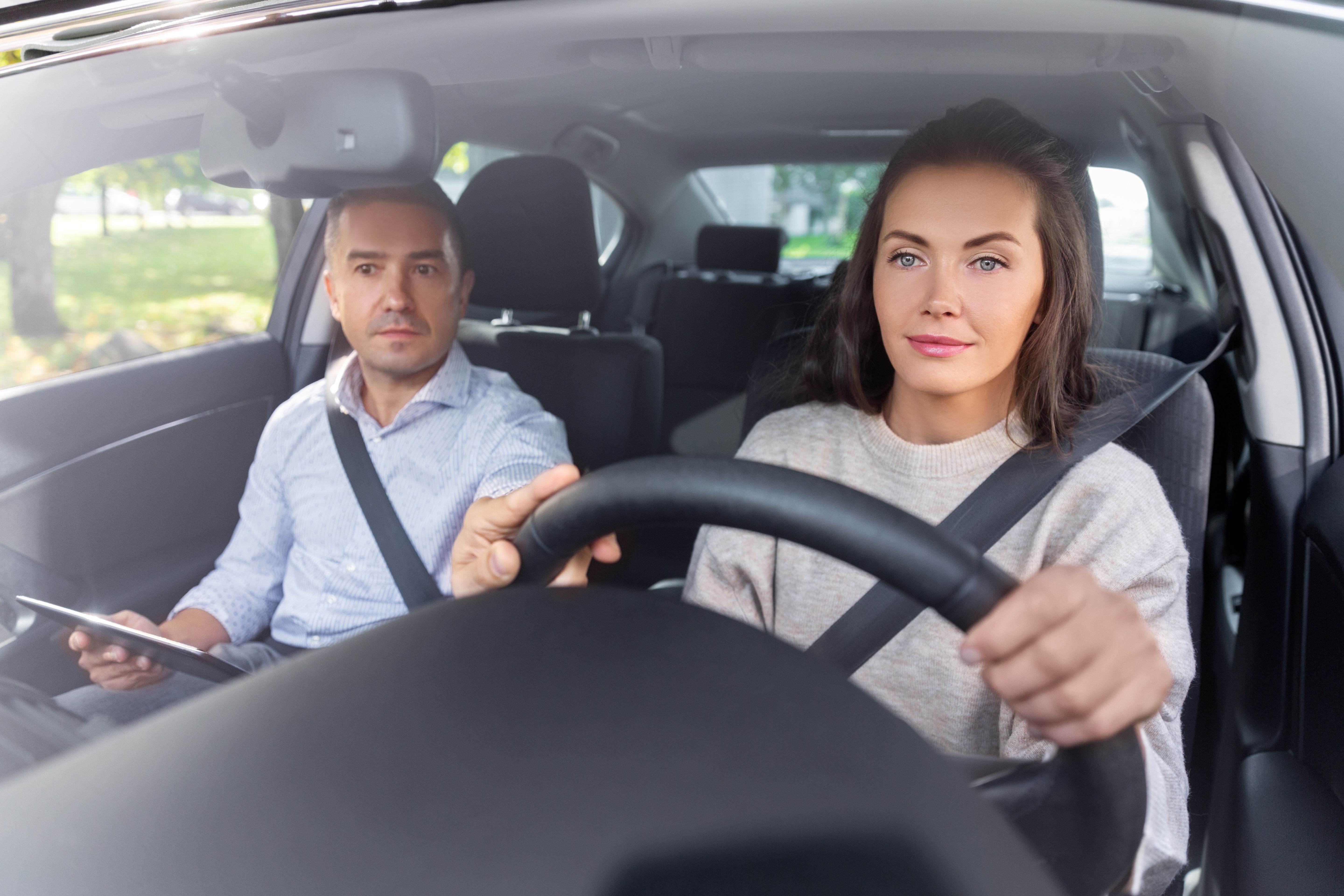 Conducteur en voiture avec Ornikar