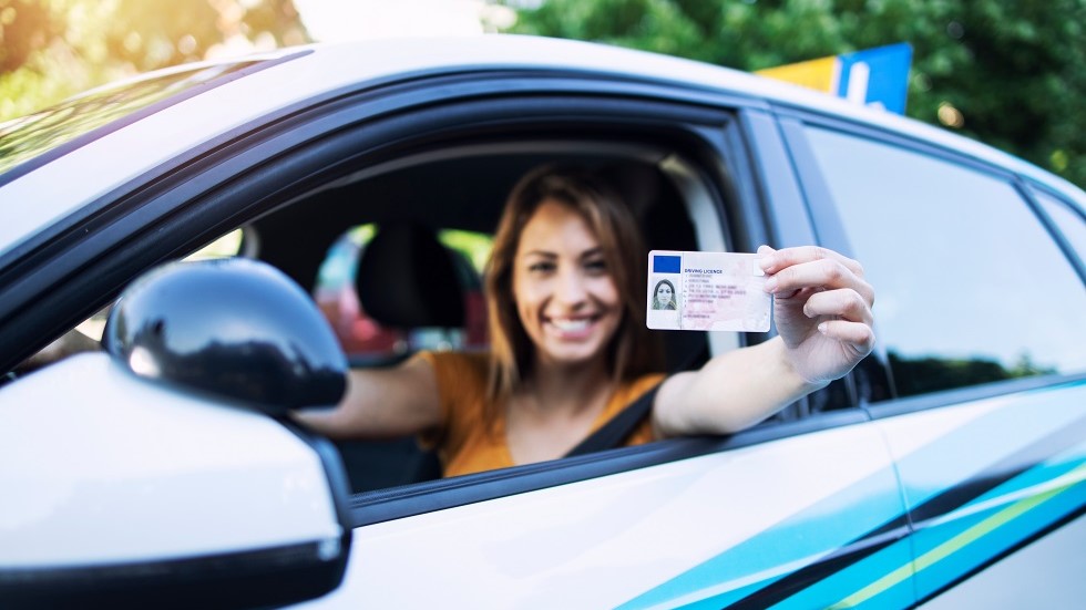 Conductrice permis conduire changement nom