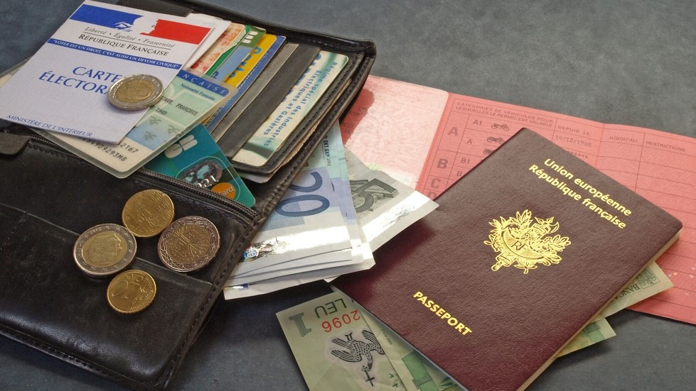 Permis de conduire et papiers retrouves avec portefeuille