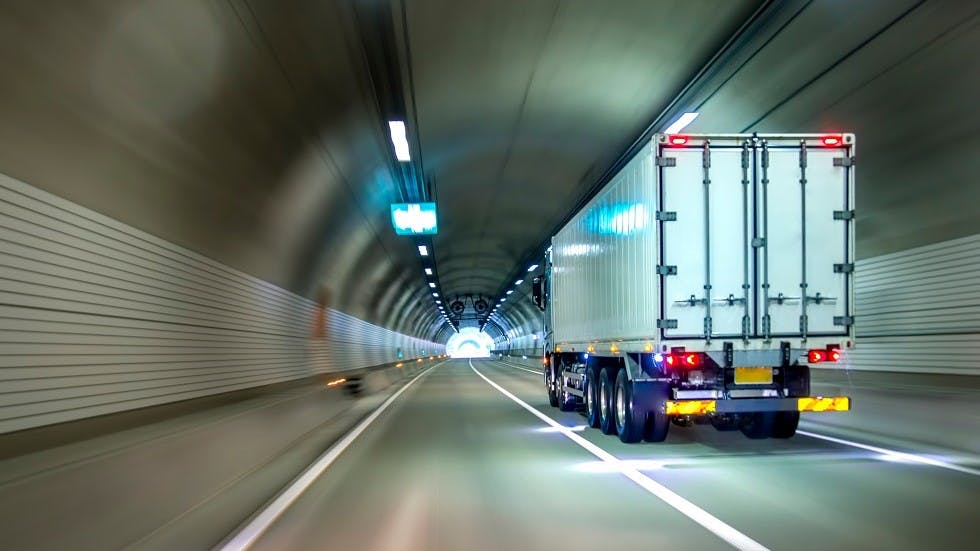 Poids lourd circulation tunnel