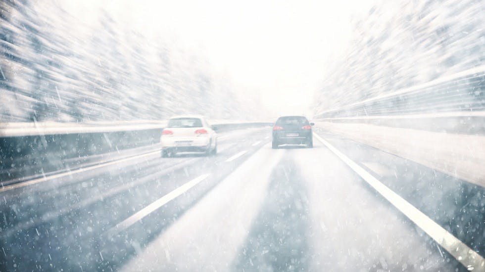 Voitures neige depassement difficile