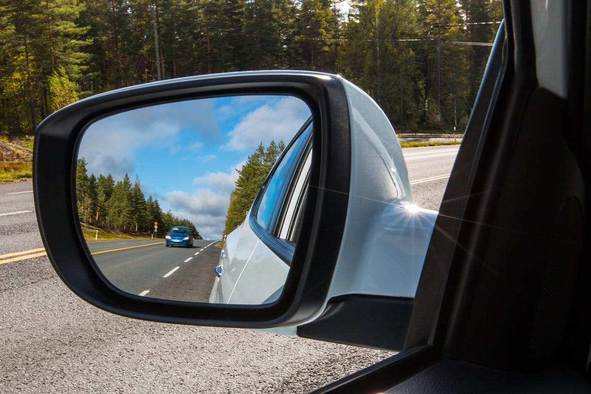 Voiture en depassant une seconde