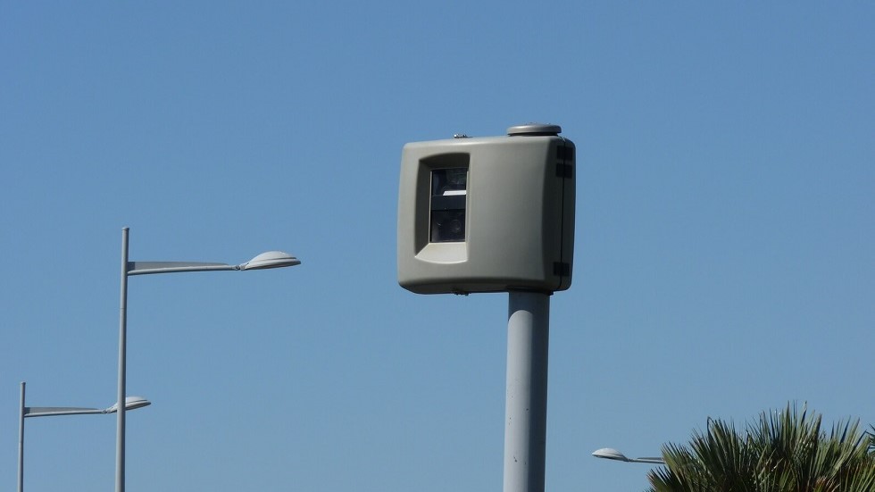 Radar feu rouge poteau