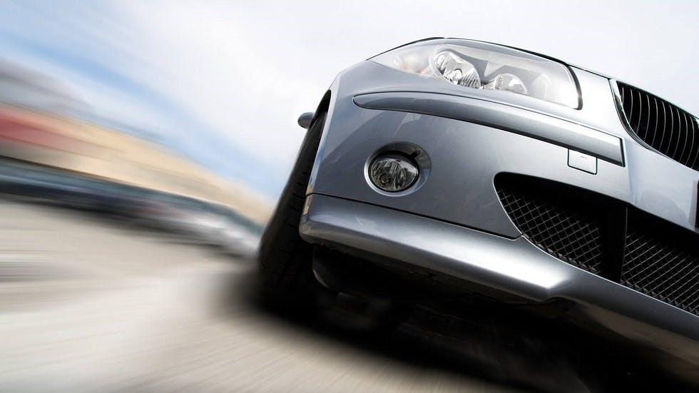 Voiture realisant acceleration