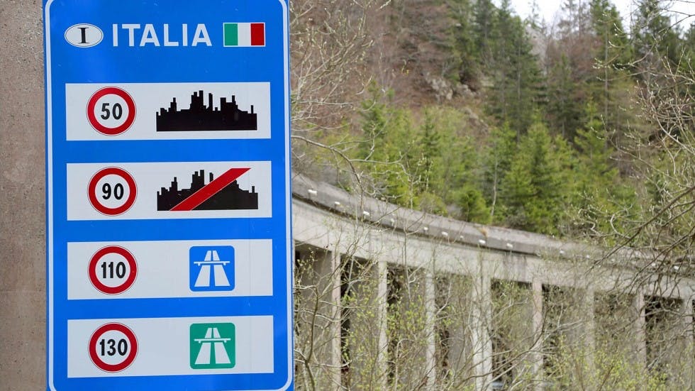 Panneau limites vitesse italie