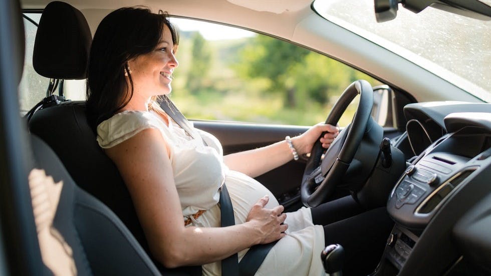 Conductrice enceinte ceinture securite