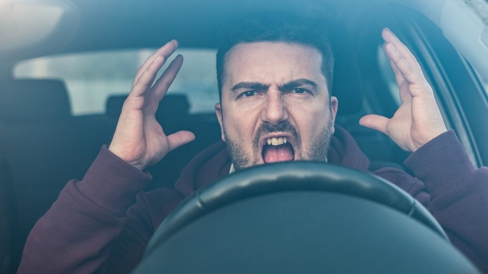 Automobiliste enerve volant