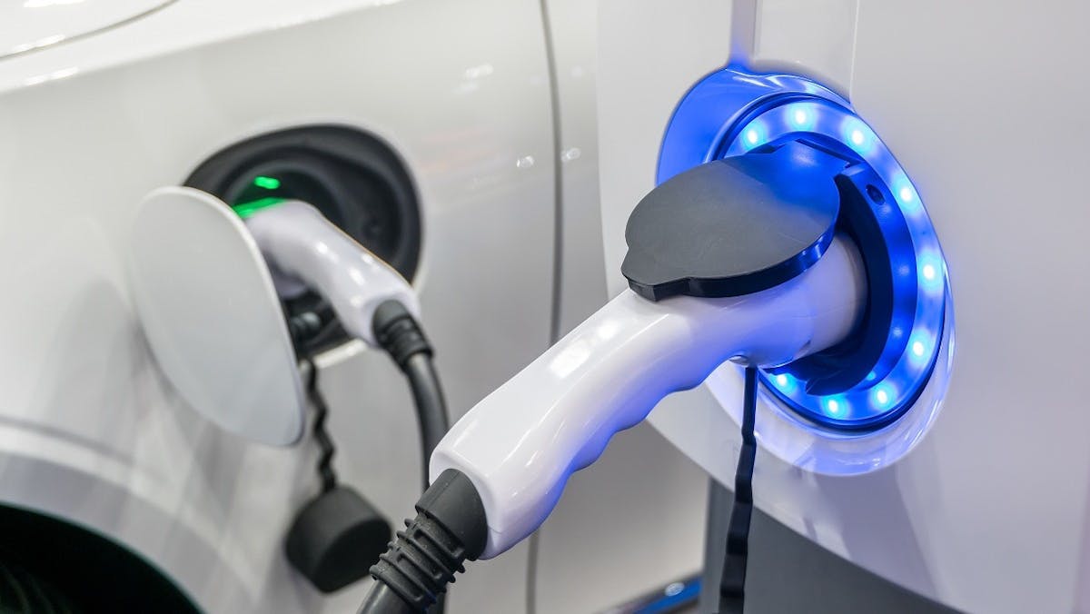 Deux prises de bornes de recharge electrique
