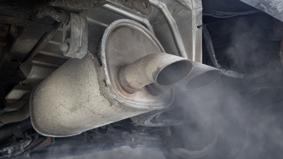 Voiture pollution pot echappement
