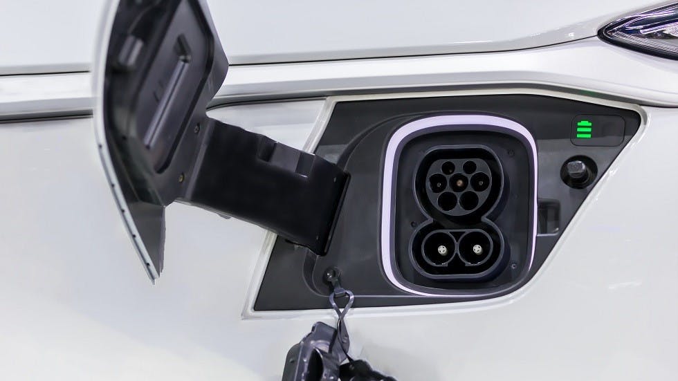 Prise recharge de monospace electrique