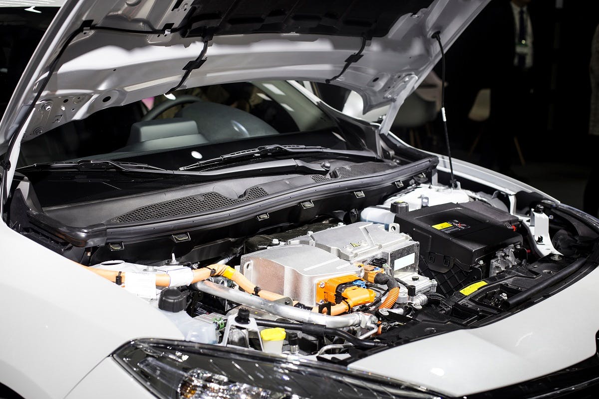 Vu de l interieur du capot d une voiture