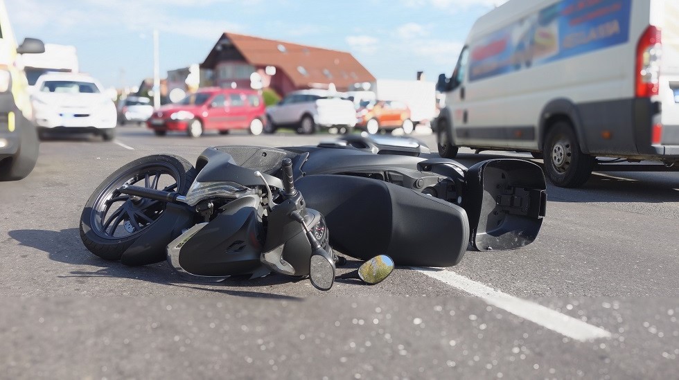 Collision entre scooter et voiture