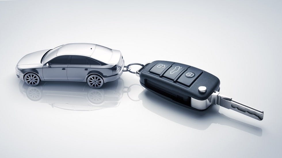 Cle de voiture et porte-cle en forme de voiture
