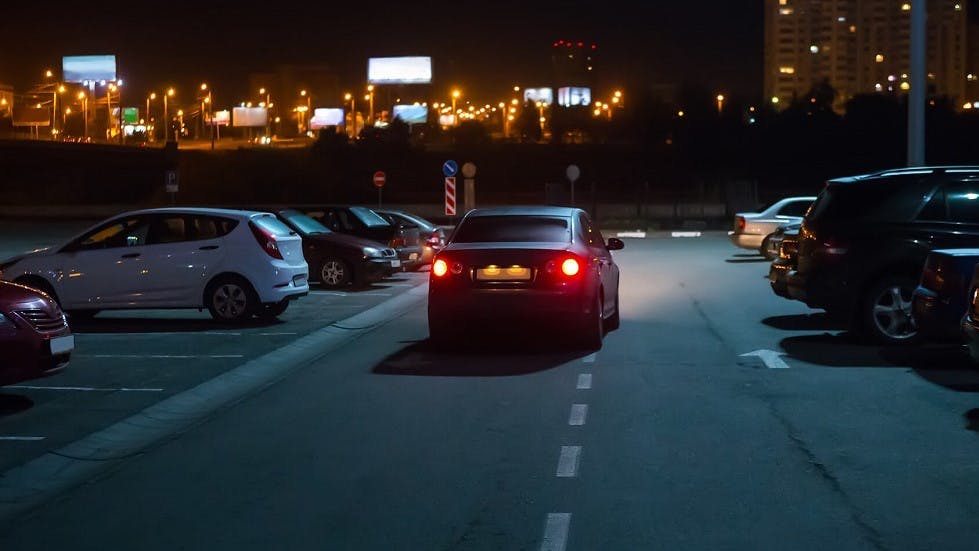 Stationnement parking nuit feux