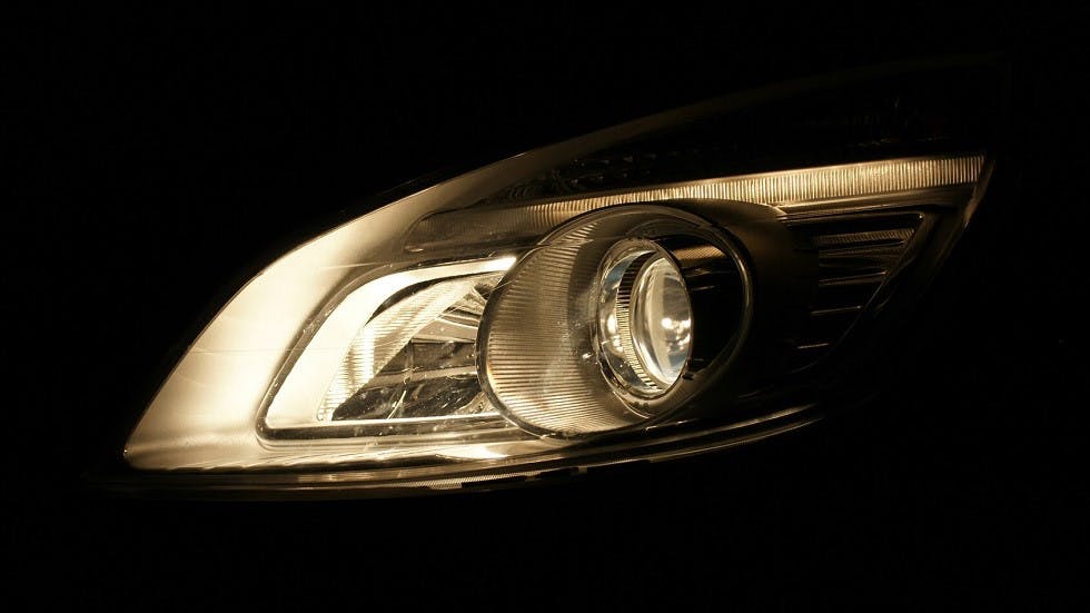 Voiture feu de croisement