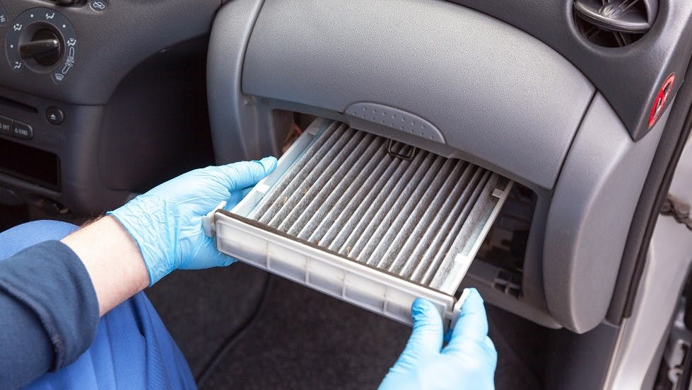 Changement filtre habitacle voiture