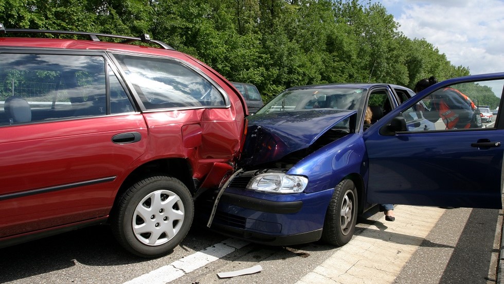 Choc voitures deformations