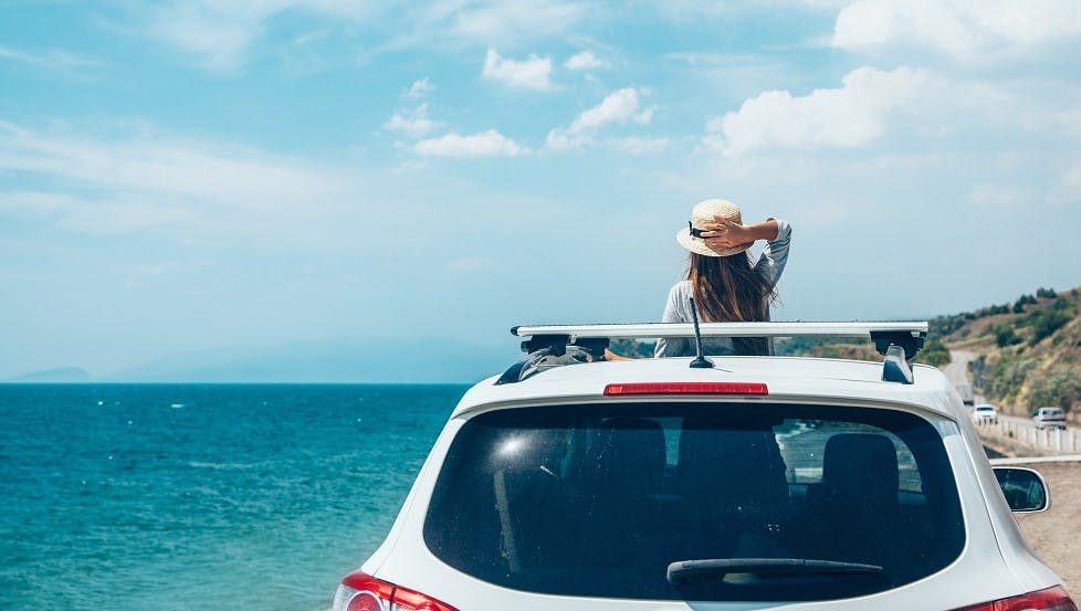 Passagere voiture toit ouvrant