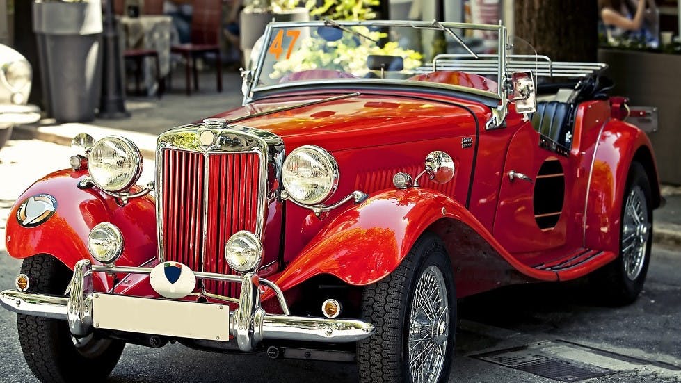 Voiture collection peinte rouge