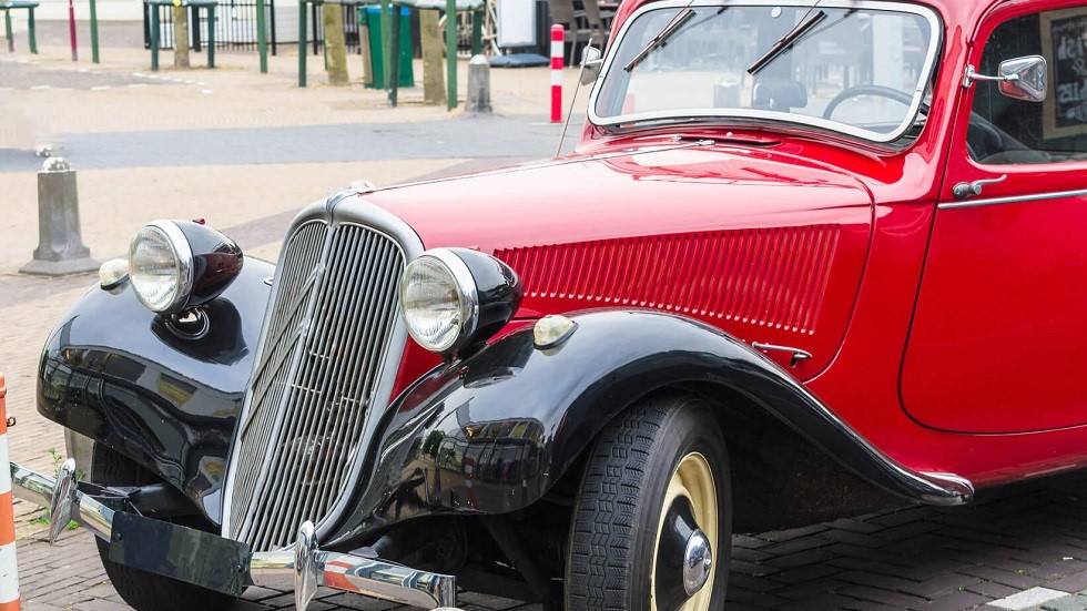 Voiture ancienne plaque noire