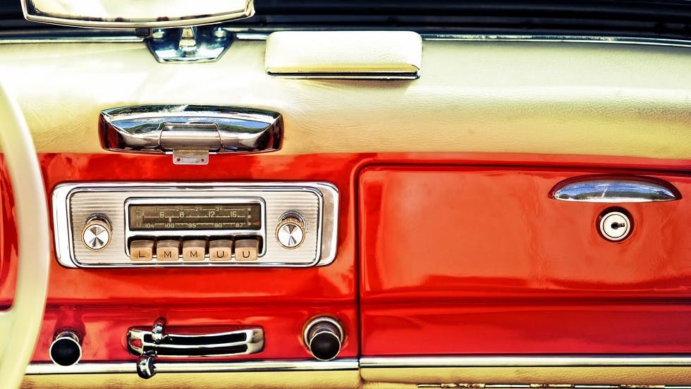 Poste radio voiture ancienne