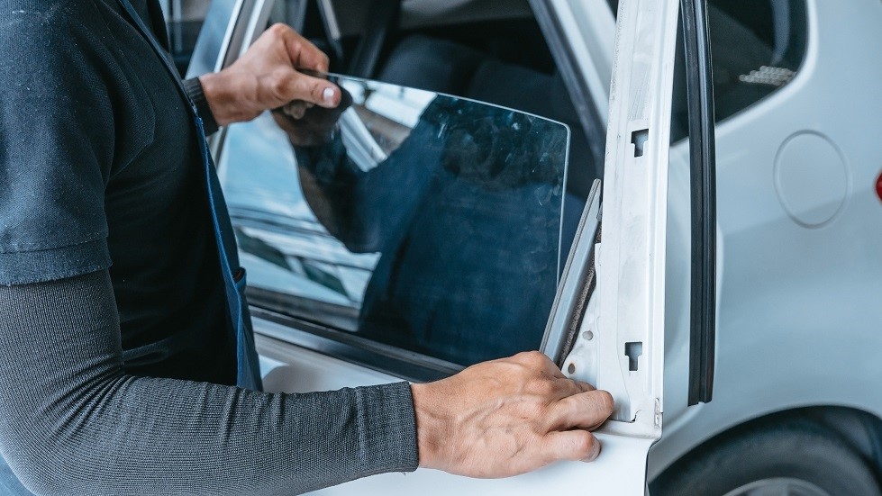 Lecheur de vitre d'une voiture