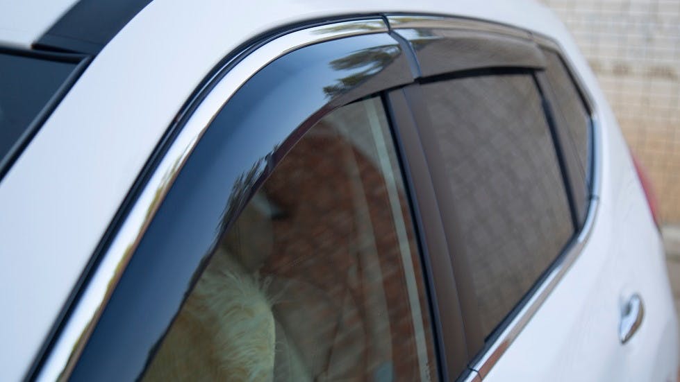 Deflecteur d air sur une voiture