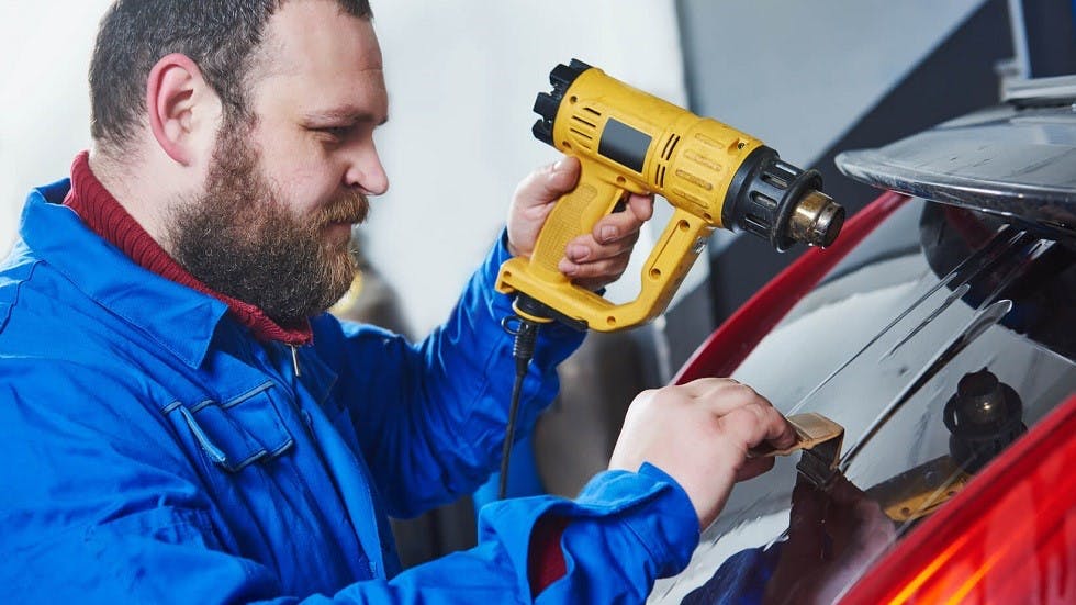 Application teinture des vitres d une voiture