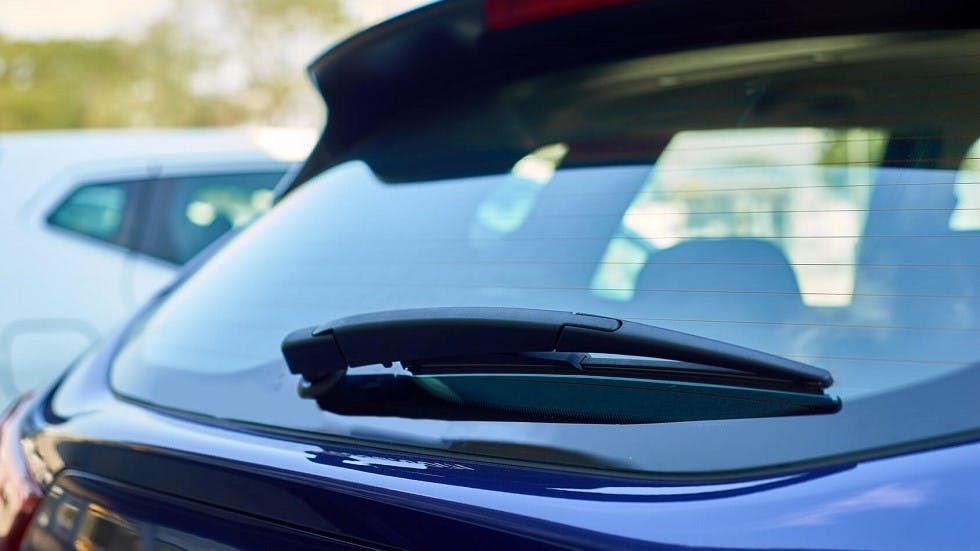 Lunette arriere d une voiture