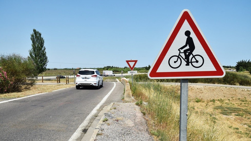 Panneau danger debouche cycliste