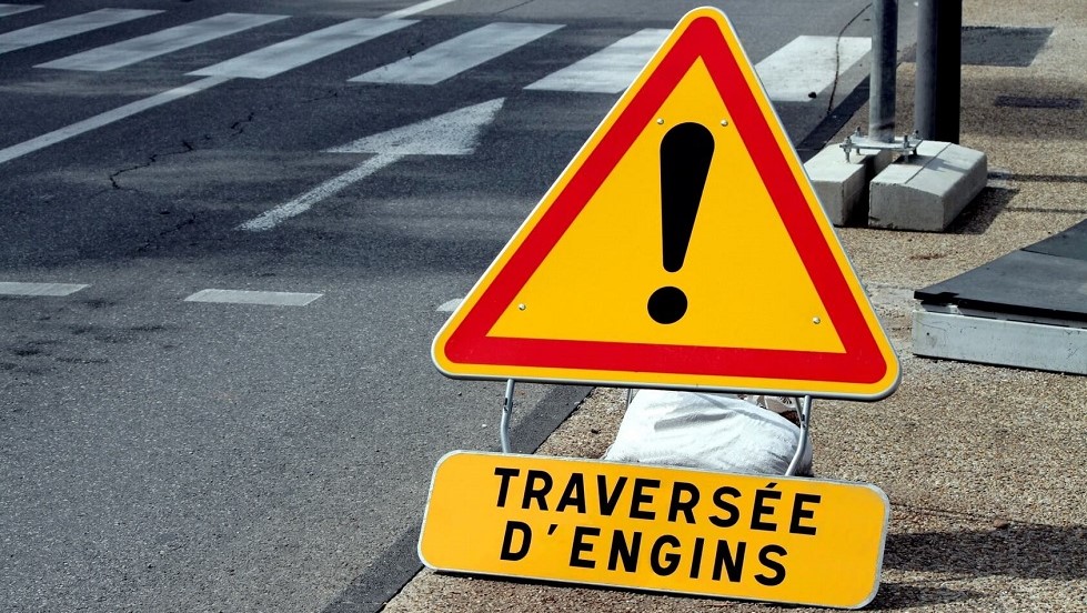 Panneau danger temporaire engins