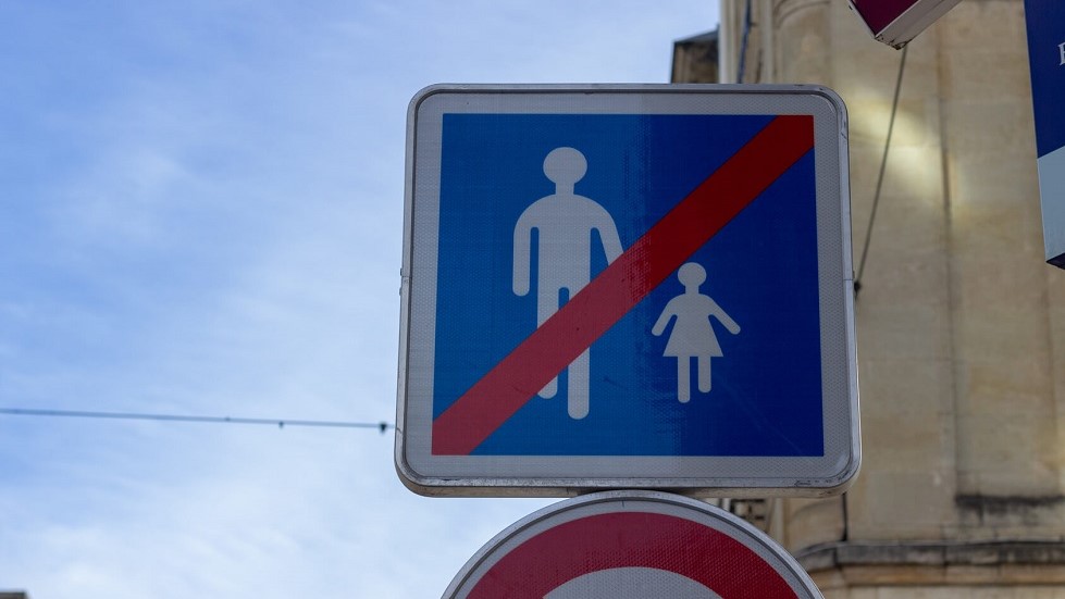 Panneau fin indication pietons