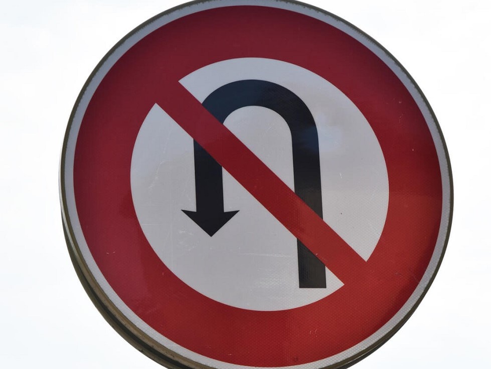 Panneau interdiction demi tour